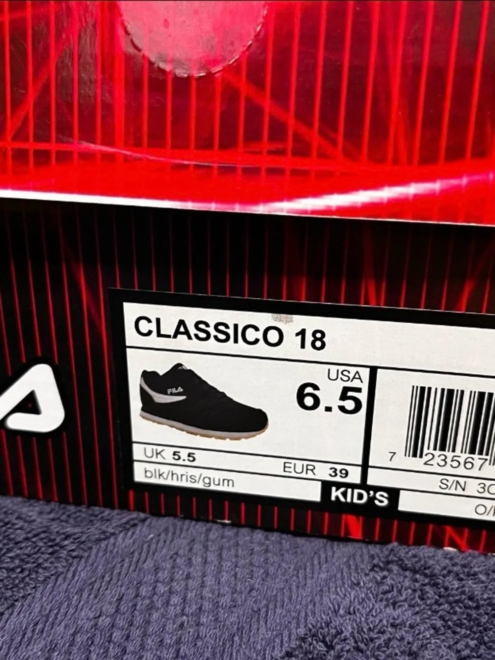 Fila Classico 18 Kids Sneakers in Black and Gum